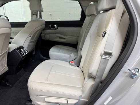Used 2025 Kia Sorento SX image 15