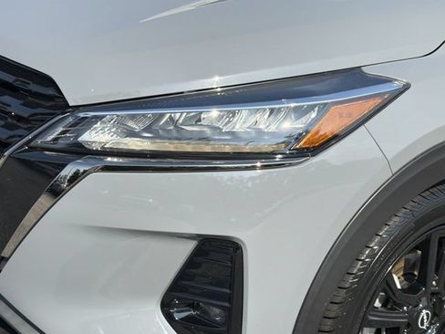 Used 2022 Nissan Kicks SR w/ Premium Package FWD image 7
