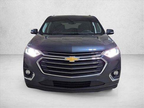 Used 2020 Chevrolet Traverse LT FWD image 2