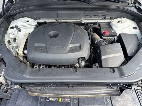 Used 2018 Volvo XC60 T5 Momentum w/ Vision Package image 13