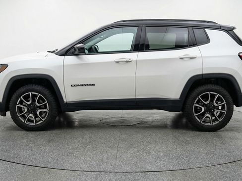 Used 2025 Jeep Compass Trailhawk AWD/4WD image 5
