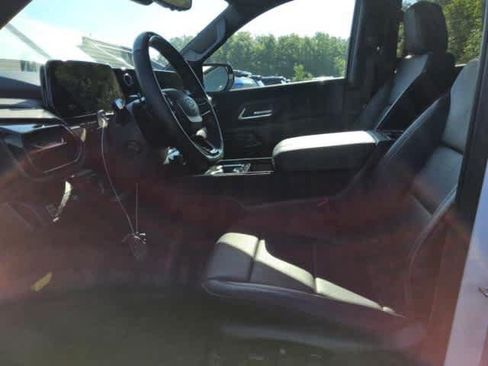 Used 2025 Chevrolet Silverado EV RST AWD/4WD image 4