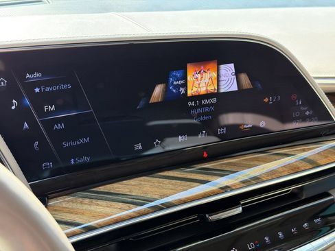 Certified 2022 Cadillac Escalade Sport Platinum w/ Heavy-Duty Trailer Package AWD/4WD image 20