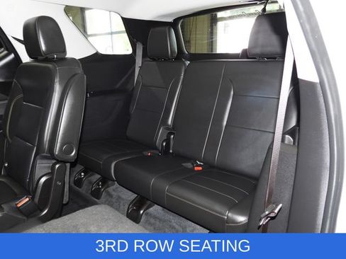 Used 2021 Chevrolet Traverse LT w/ LT Premium Package FWD image 2