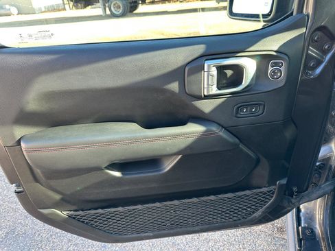 Used 2022 Jeep Wrangler Unlimited Rubicon w/ LED Lighting Group AWD/4WD image 21