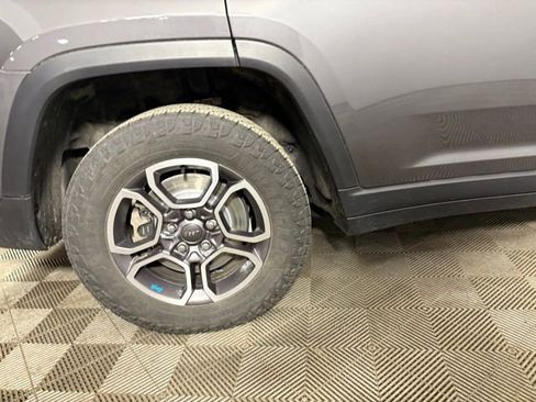 Used 2022 Jeep Grand Cherokee Trailhawk w/ Luxury Tech Group III image 23