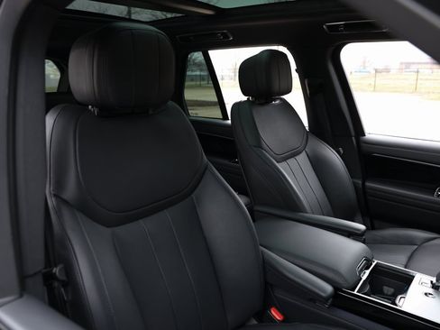 Used 2025 Land Rover Range Rover SE image 5