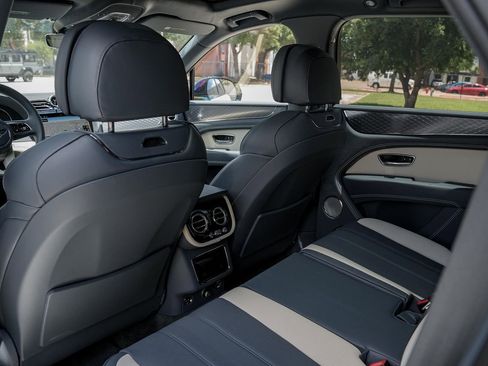 New 2025 Bentley Bentayga image 36