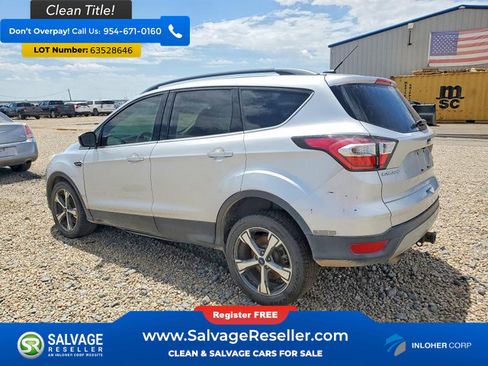Used 2017 Ford Escape SE w/ Equipment Group 201A AWD/4WD image 3