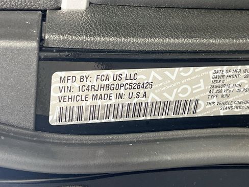 Used 2023 Jeep Grand Cherokee Limited AWD/4WD image 31