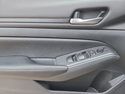 Used 2025 Nissan Altima 2.5 SV FWD image 20