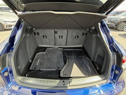 Used 2025 Porsche Macan AWD/4WD image 6
