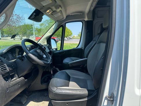 Used 2024 RAM ProMaster 2500 w/ Convenience Group image 12