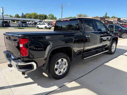Used 2022 Chevrolet Silverado 3500 LTZ AWD/4WD image 5