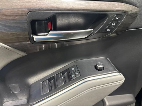 Used 2020 Toyota Highlander Platinum AWD/4WD image 24