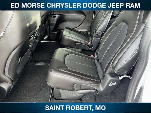 New 2026 Chrysler Pacifica Select FWD image 24