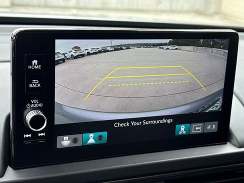 Used 2025 Honda Pilot TrailSport image 19