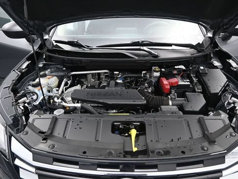 Used 2026 Nissan Rogue S FWD image 5