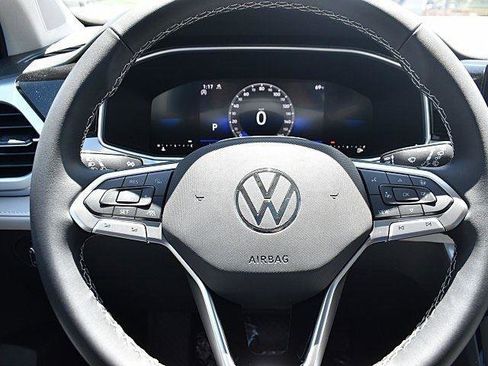 New 2025 Volkswagen Taos SE image 10