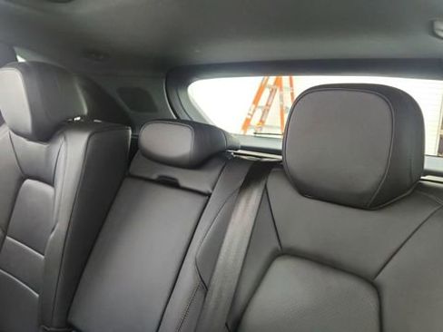 Used 2025 Porsche Cayenne w/ Premium Package image 29