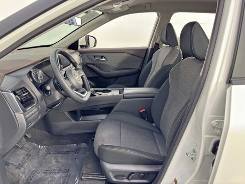 Used 2023 Nissan Rogue SV FWD image 15