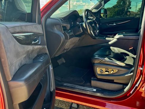 Used 2017 Cadillac Escalade Platinum image 10