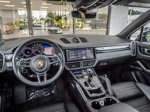 Used 2019 Porsche Cayenne image 25
