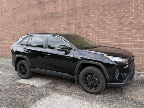 Used 2022 Toyota RAV4 LE AWD/4WD image 7