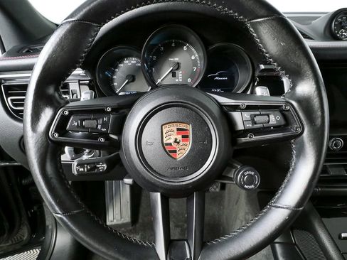 Certified 2024 Porsche Macan image 10