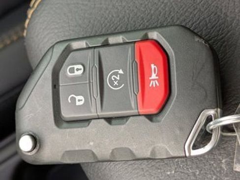 Used 2025 Jeep Gladiator Sport image 26