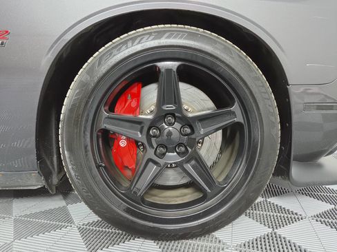 Used 2016 Dodge Challenger SRT w/ Technology Group RWD image 9