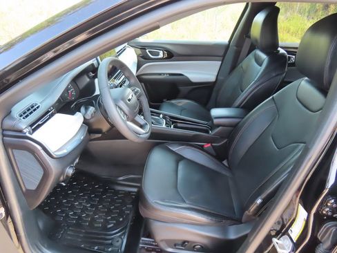 Certified 2023 Jeep Compass Limited AWD/4WD image 22