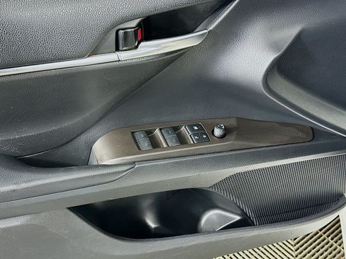 Used 2021 Toyota Camry SE FWD image 15