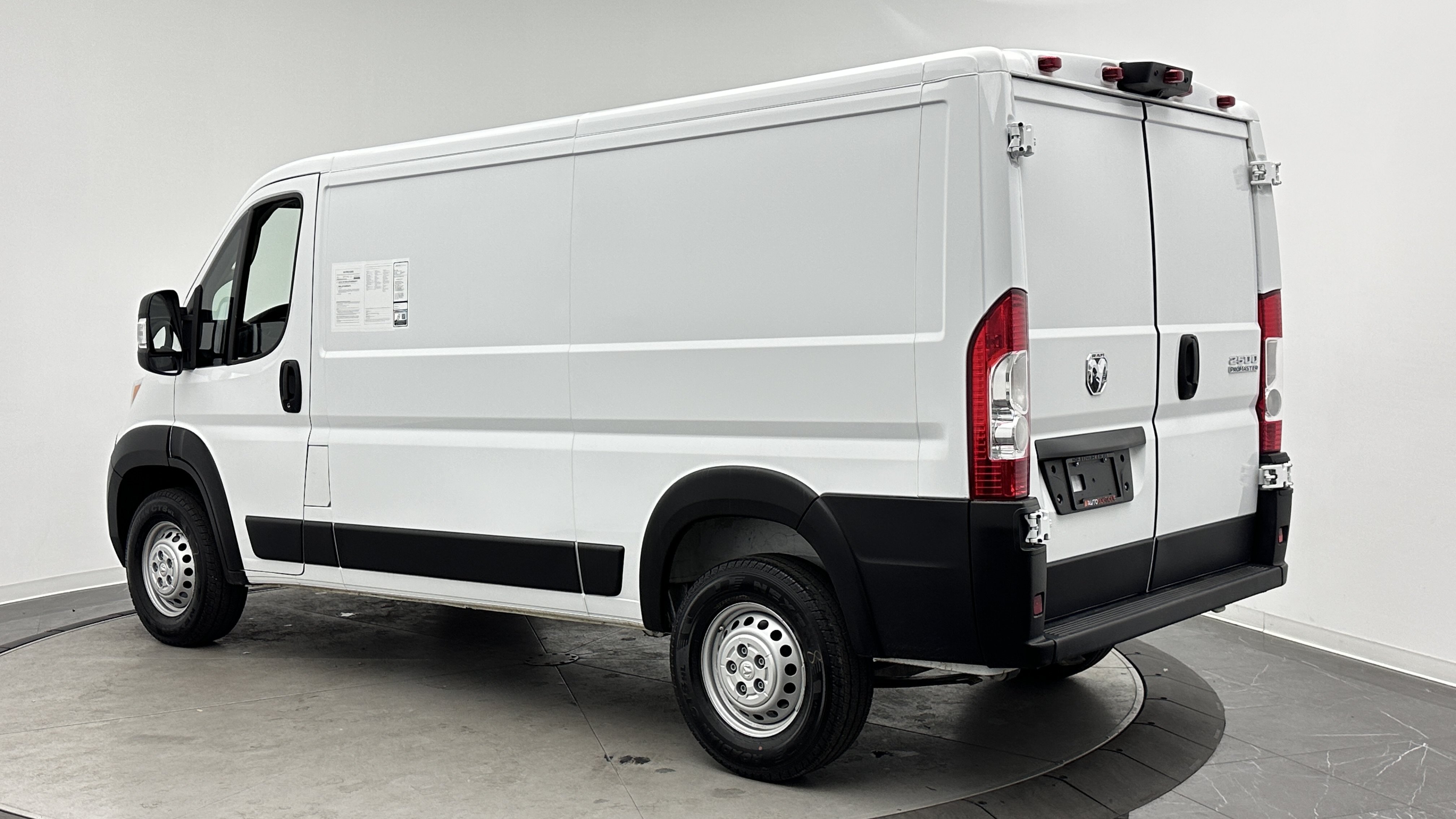 Used 2026 RAM ProMaster 2500 w/ Convenience Group FWD image 5