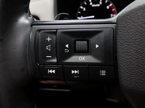 Certified 2025 Nissan Rogue SV image 27