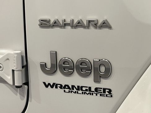 Used 2020 Jeep Wrangler Unlimited Sahara AWD/4WD image 25