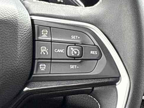 Used 2023 Jeep Grand Cherokee L Laredo AWD/4WD image 22