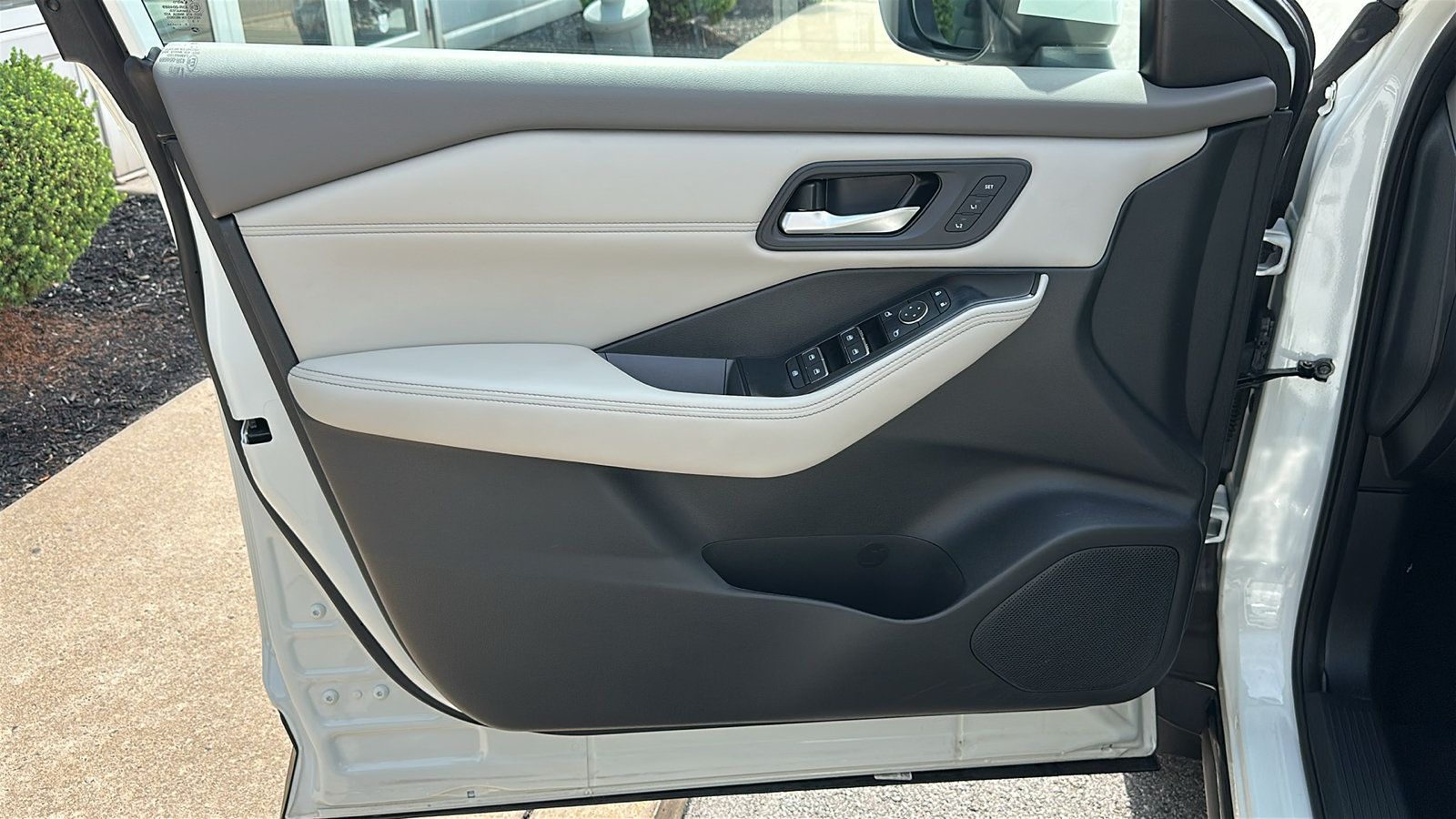 Certified 2023 Nissan Rogue SL w/ SL Premium Package AWD/4WD image 13