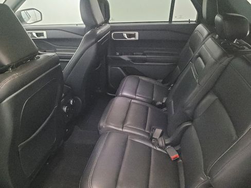 Used 2020 Ford Explorer XLT w/ Equipment Group 202A image 18