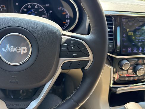 Used 2020 Jeep Grand Cherokee Overland AWD/4WD image 20