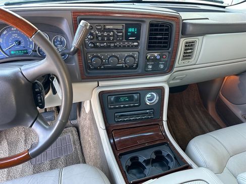 Used 2002 Cadillac Escalade EXT image 27
