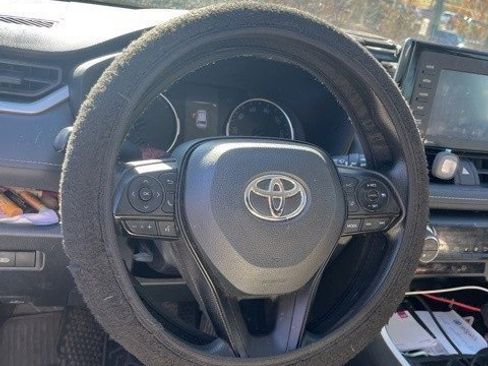 Used 2022 Toyota RAV4 XLE image 10