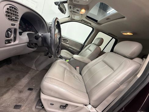 Used 2008 Chevrolet TrailBlazer LT w/ Sun And Sound Package RWD image 16
