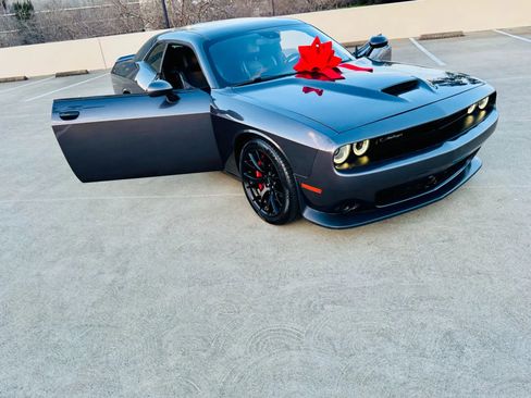 Used 2016 Dodge Challenger SRT w/ Technology Group image 49