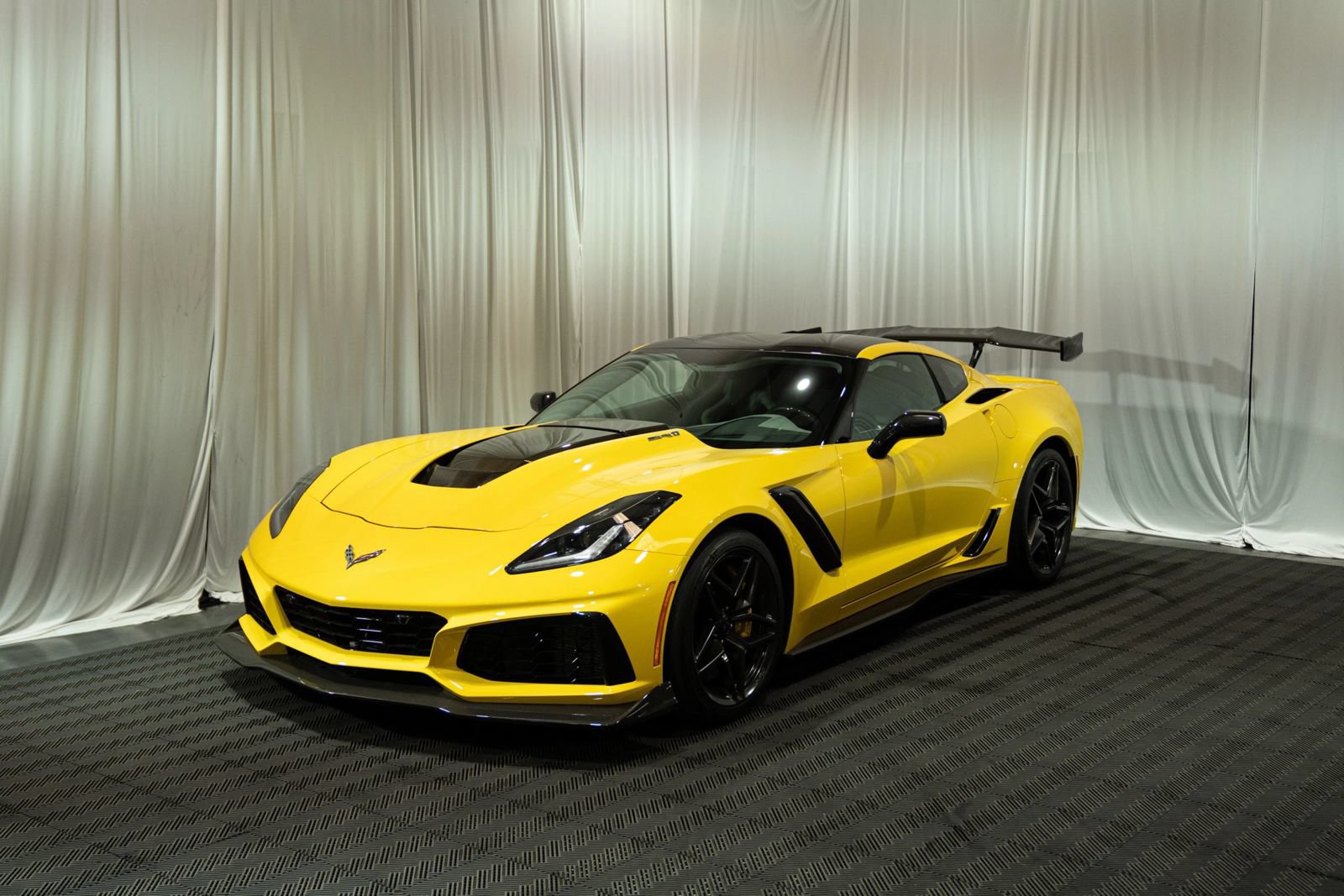 Used 2019 Chevrolet Corvette ZR1 RWD image 2