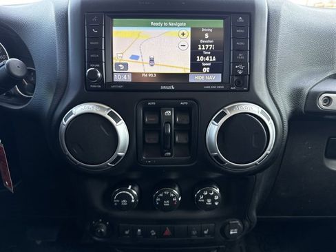 Used 2015 Jeep Wrangler Unlimited Rubicon image 8