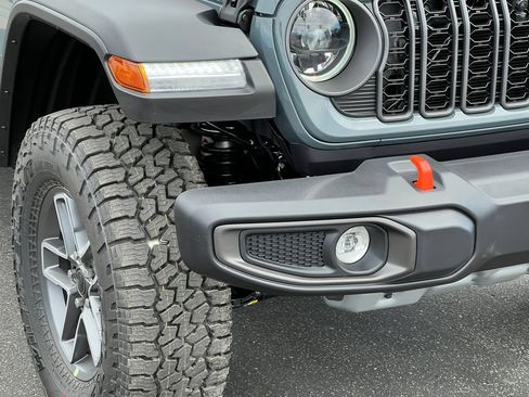 New 2026 Jeep Gladiator Mojave w/ Technology Group AWD/4WD image 13