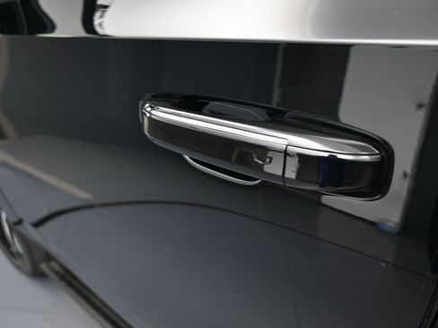 Used 2025 Cadillac Escalade ESV Sport w/ Touring Package image 42