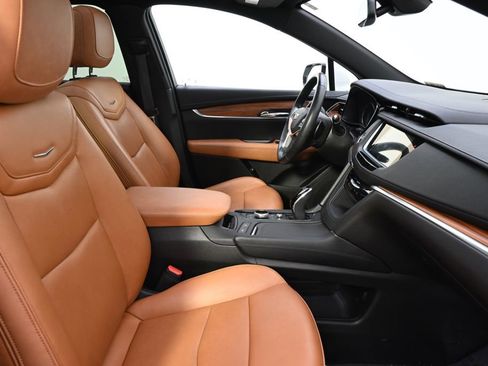 Used 2021 Cadillac XT5 Premium Luxury image 16