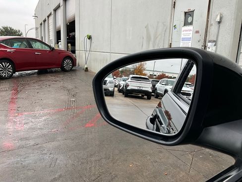 Used 2025 Nissan Sentra SV image 18